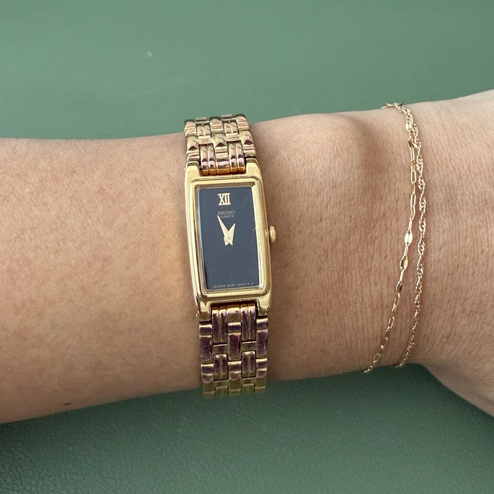 Seiko Women Watch 2E20-7029 Black Dial Gold Tone Rare find